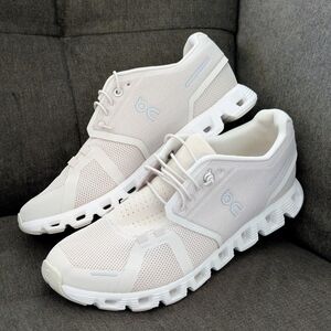 On Cloud Women's Sneakers Grey And White Glacier White Size 9